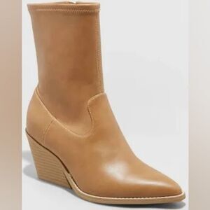 (16-4155)   Universal Thread Aubree Boots Sz 8